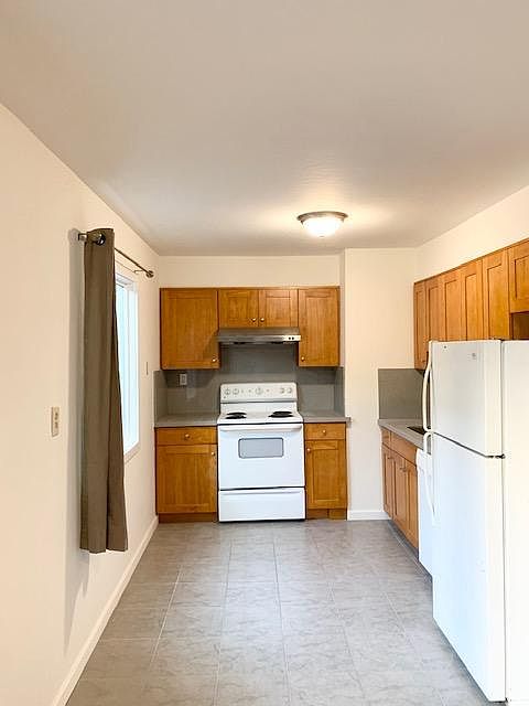 1st image of 24 Belcher St APT 2