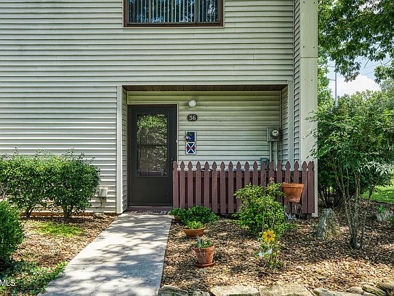 2nd image of 36 Wilshire Heights Dr