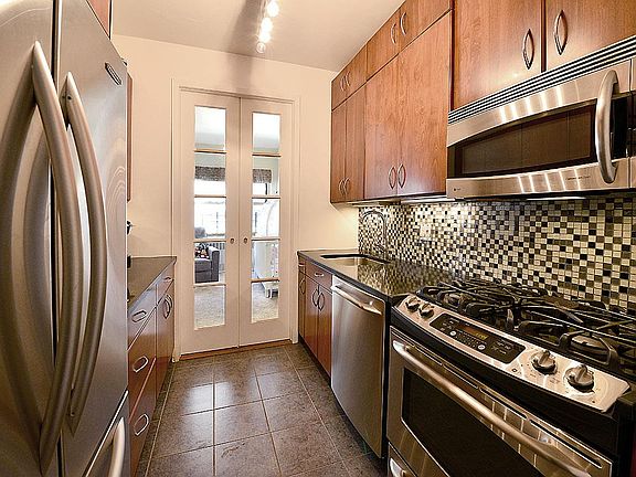 3rd image of 415 E 52nd St APT 9