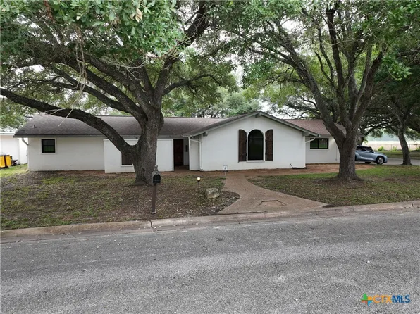 1320 S Rivercrest Dr, Gonzales, TX 78629