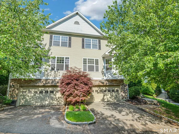 21 Woodcrest Lane #21, Danbury, CT 06810
