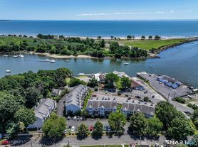 82 Bywatyr Ln, Bridgeport, CT
