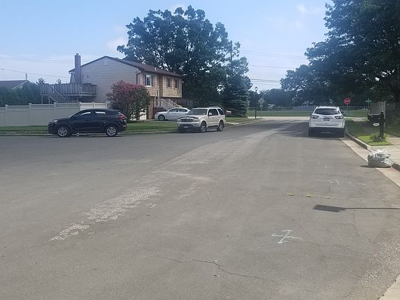 Exterior Neighborhood (street photo)