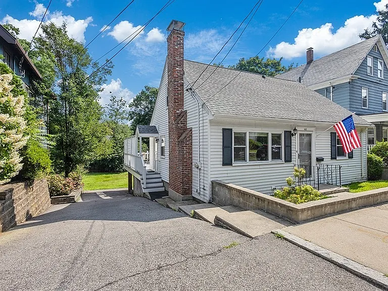143 Perham St — Photo 4