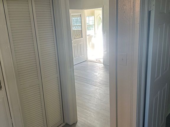 4th image of 813 W 29th St