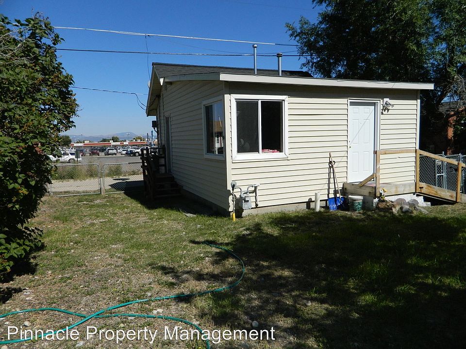 2nd image of 1418 1/2 Poplar St