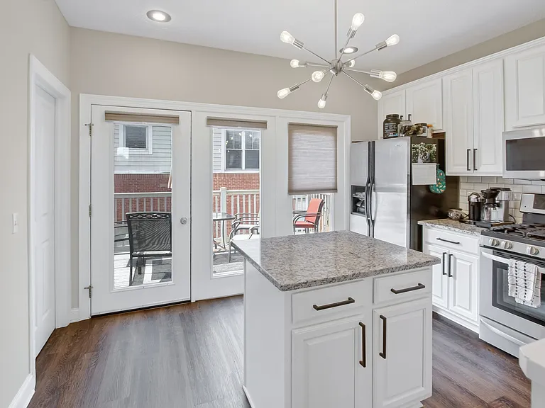 10933 Detroit Ave — Photo 10