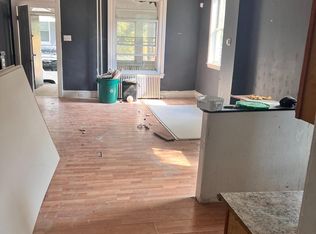 900 Maple Ter, Darby, PA 19023