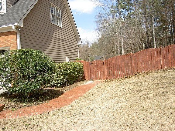 4th image of 2475 Hampton Glen Ct SW