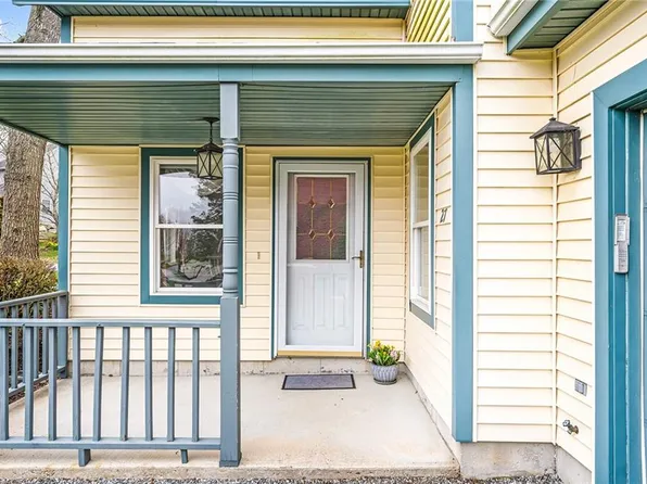 27 Captains Dr, Westerly, RI 02891