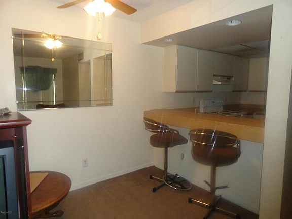 5th image of 3088 Sir Hamilton Cir #6