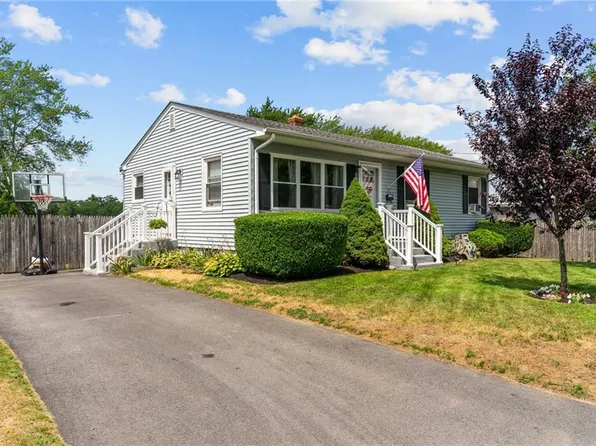 17 Linwood Dr, Coventry, RI 02816