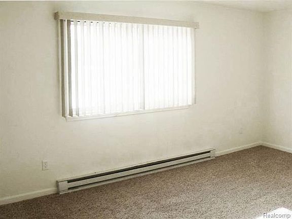 4th image of 414 W Hamburg St APT A