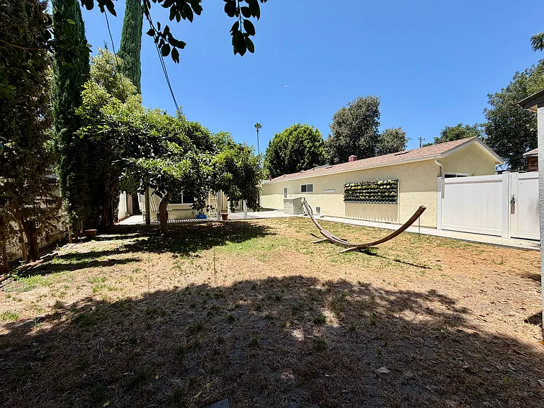 4550 Murietta Ave — Photo 24