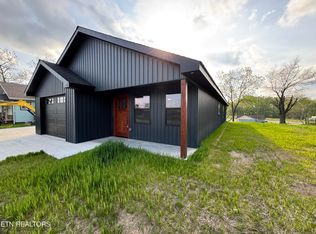 453 N Main St, Oneida, TN 37841