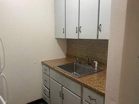 5th image of 475 W Grand Ave APT 11