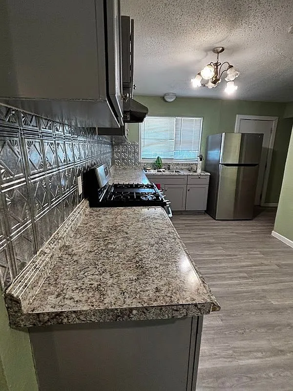 3 bed, 2.0 bath, 1059 sqft, $1,800 — Photo 2