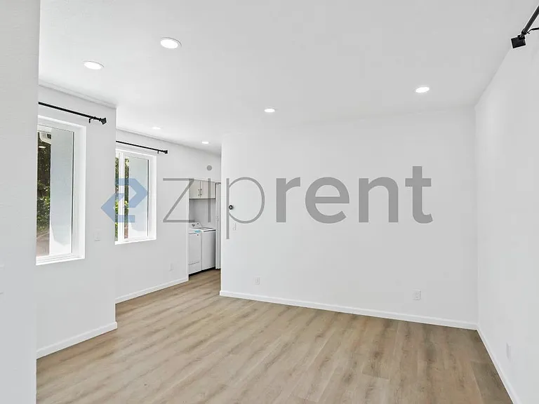 640 Plomosa Ct #B — Photo 10