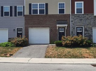 806 Admirals Quay Dr, Mechanicsburg, PA 17050