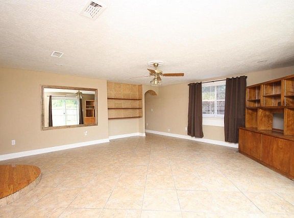 5th image of 370 Oakland Cir