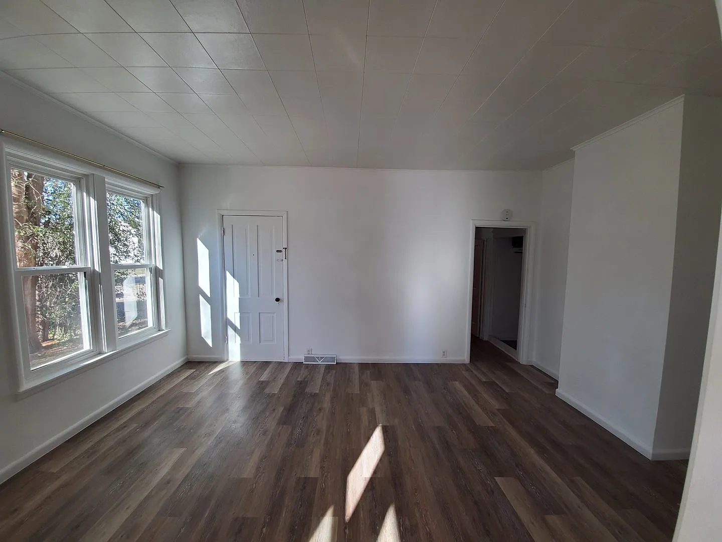 1005 E 7th St — Photo 4