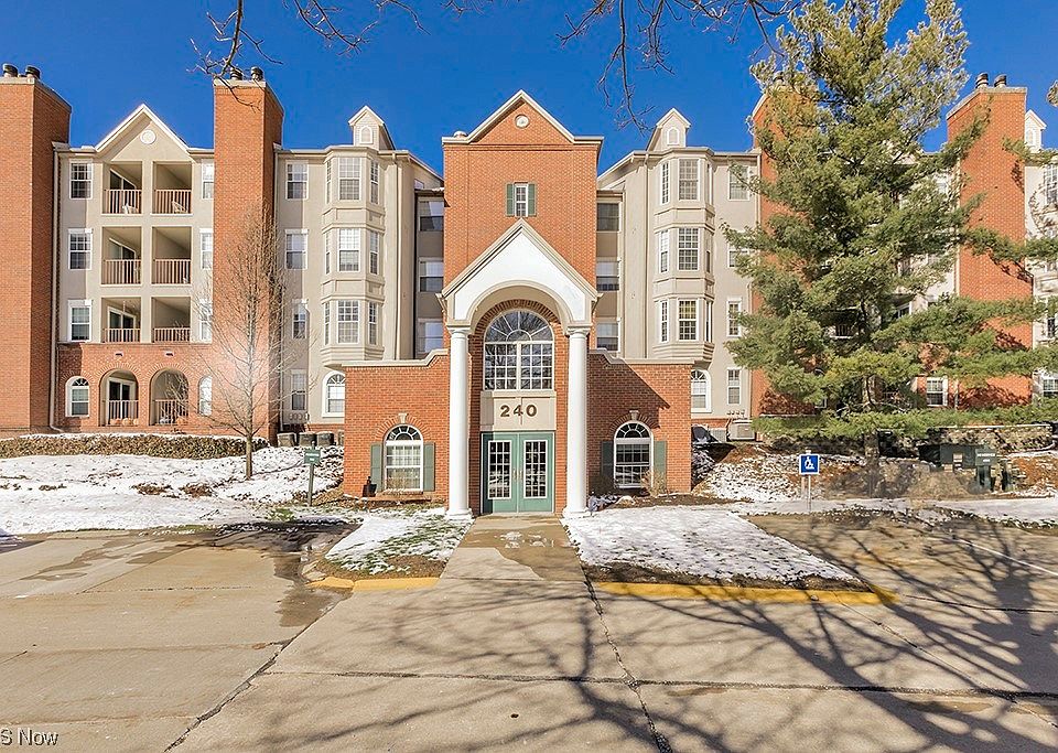 1st image of 240 Fox Hollow Dr APT 304
