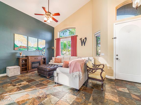 4th image of 384 W Sacaton Canyon Dr