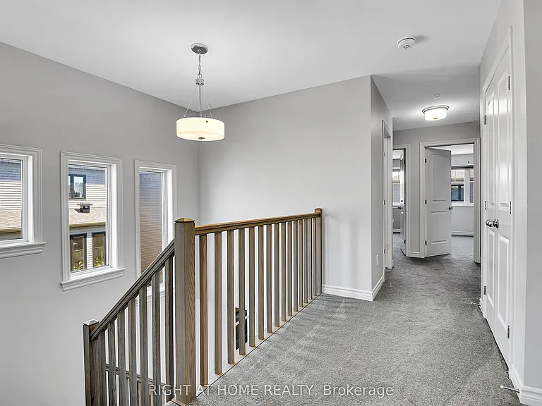 45 Mandevilla Cres — Photo 17