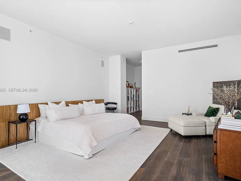 3250 NE 188th St #608 — Photo 24