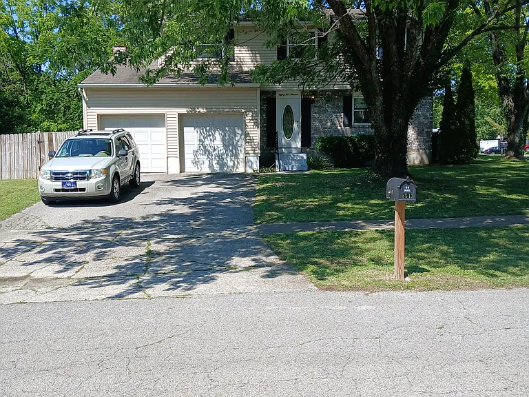 8513 Silver Fox Rd — Photo 1