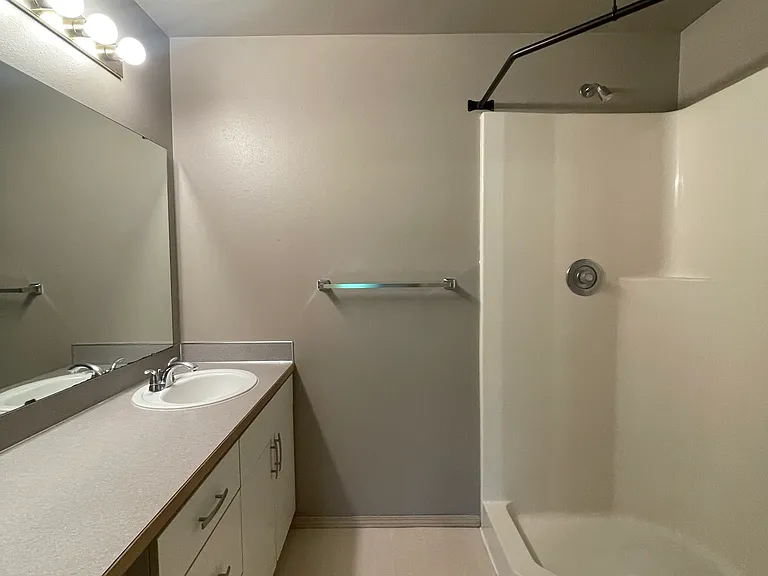 3 bed, 2.0 bath, 1234 sqft, $2,350 — Photo 12