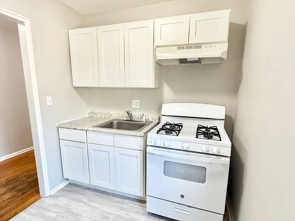 578 Whitney Ave #2N