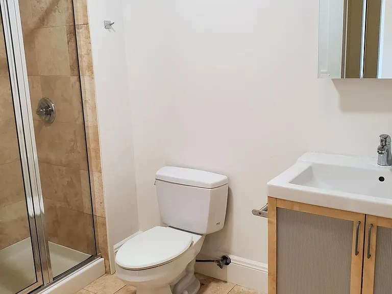 2597 Telegraph Ave #D — Photo 8
