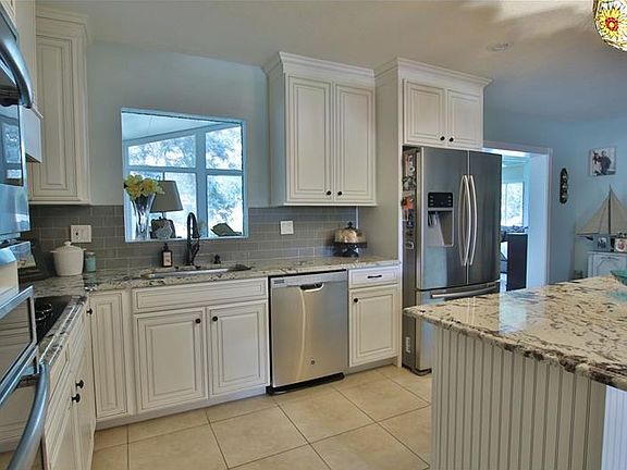 5th image of 1105 Lady Guinevere Dr