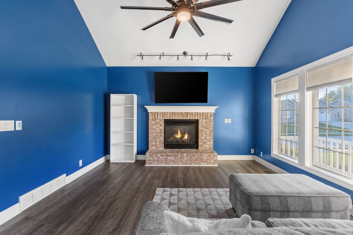 next background image