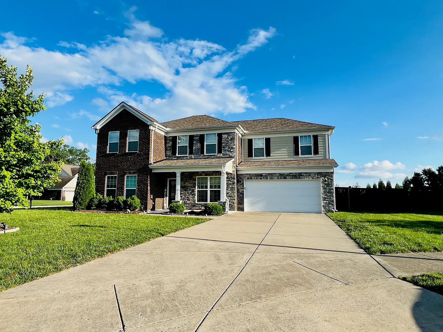 5 bed, 3428 sqft, $3,799 — Photo 4
