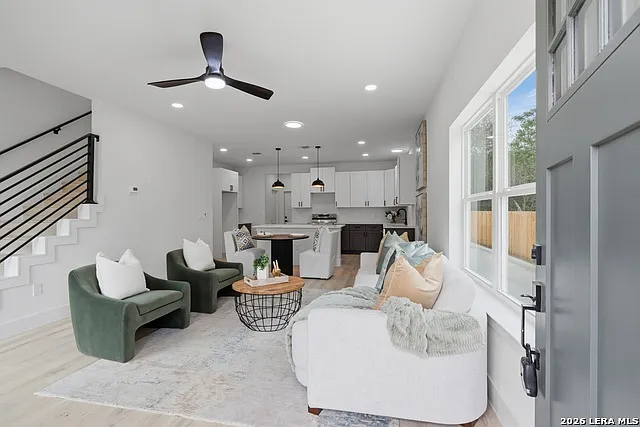 3 bed, 2.5 bath, 1500 sqft, $1,645 — Photo 4