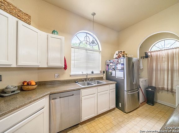 4th image of 6279 Valley Bay Dr