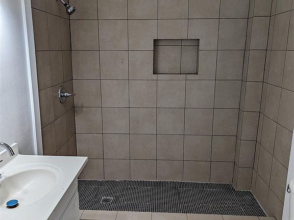 4th image of 8861 County Road 424 #A