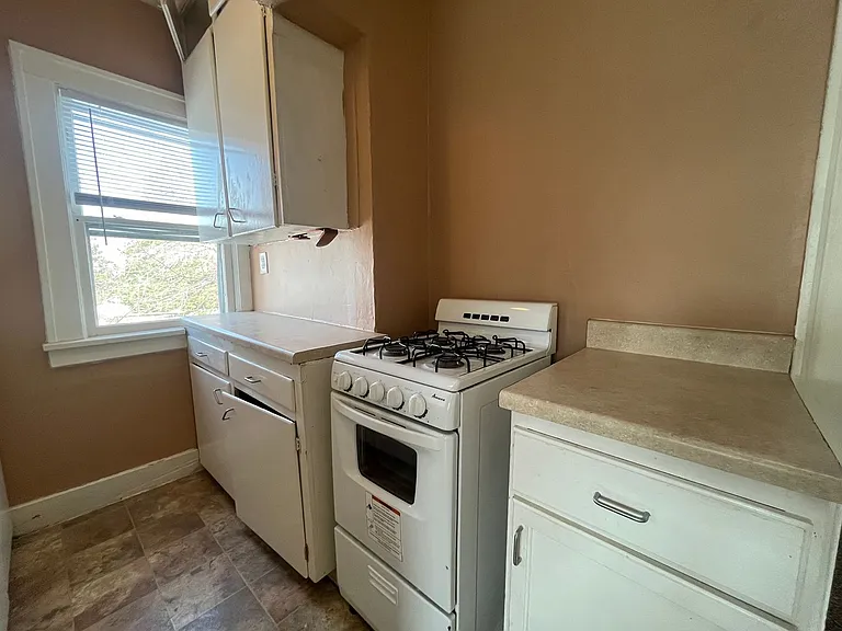 516 Smith Ave S #1 — Photo 2