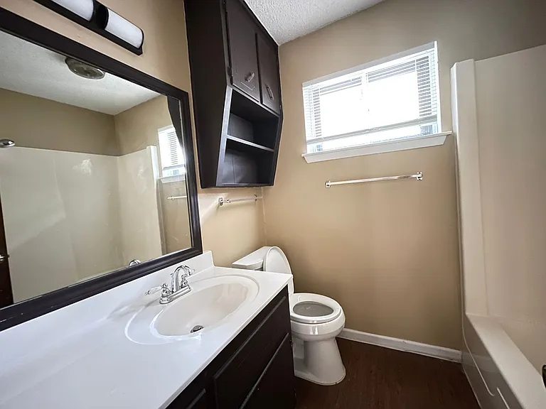 1409 Farhills Dr — Photo 14