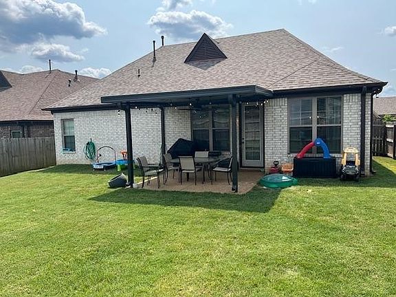 5th image of 25 Briar Hollow Ln