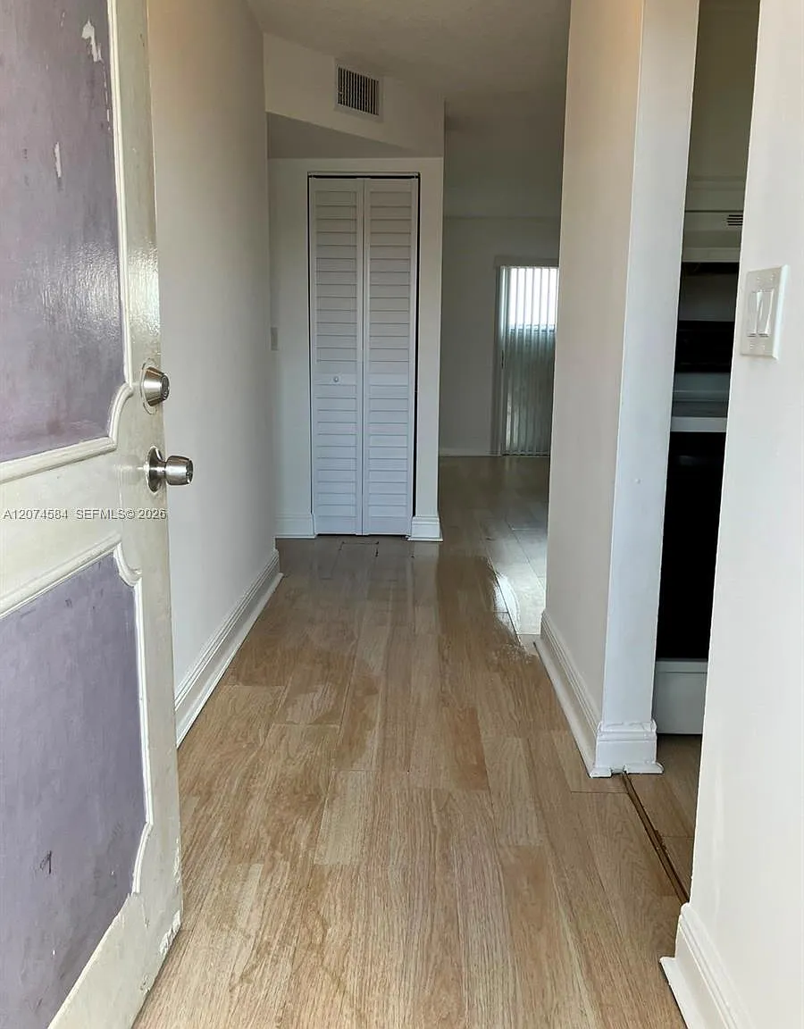 Brookfield Square Condo — Photo 1
