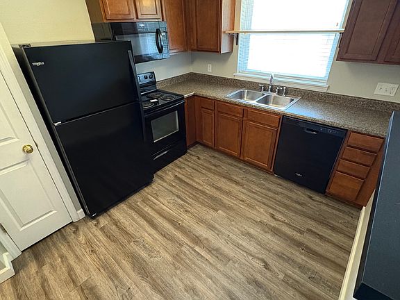 3rd image of 1951 Greenpoint Dr APT 304