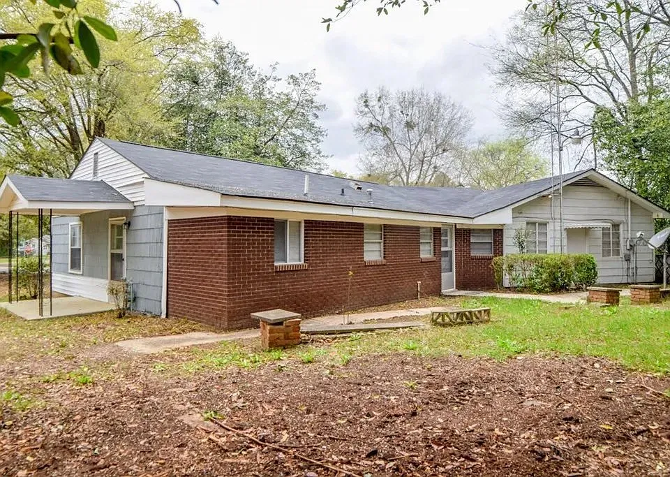 110 Sharyn Ln