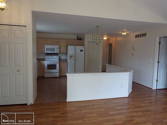 5th image of 29920 Kenwood Ct