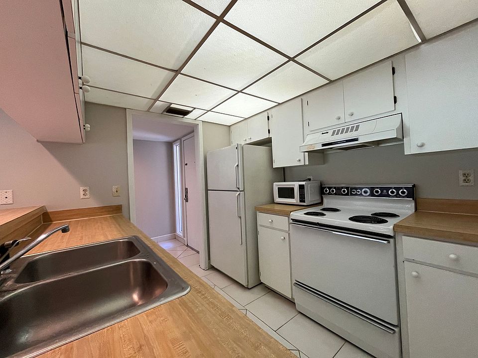 1st image of 3552 Camelot Dr #6526