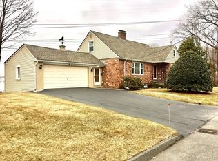 9 Wolcott Rd, Shrewsbury, MA 01545