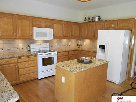 4th image of 2811 Leigh Ln