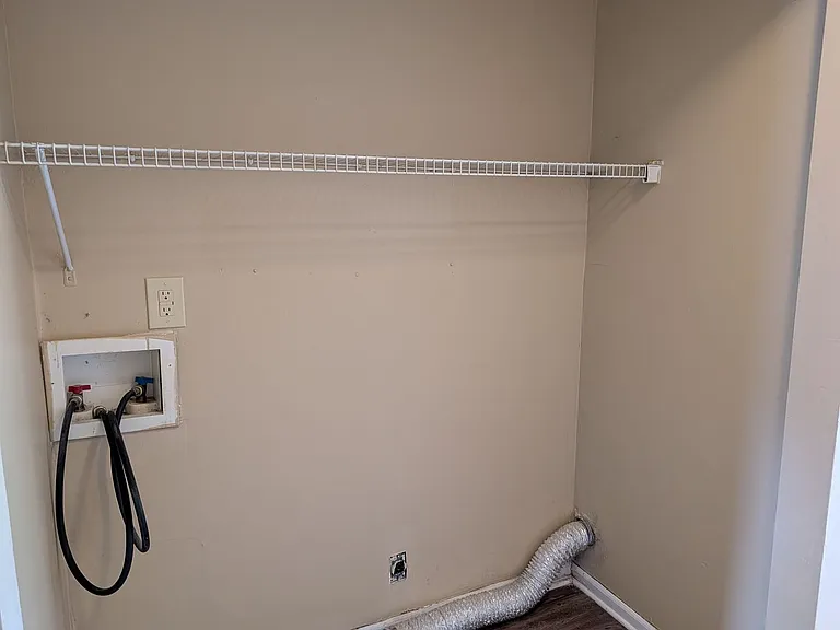 124 Westscott Dr — Photo 8